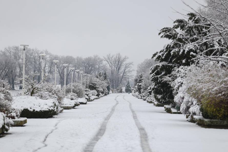 Snježni pokrivač je zabijelio je Osijek