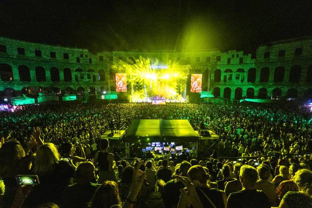Pula: Parni valjak održao koncert u prepunoj Areni 