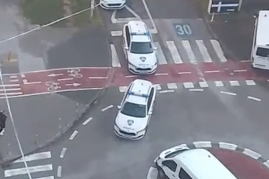 DRAMA U NOVOM ZAGREBU Sve je puno policije: 'Čuo se pucanj! Čovjek je izašao iz Porschea'