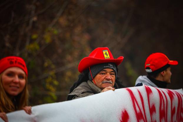 Prvi krug novog voza?a Ferrarija Lewisa Hamiltona tijekom dana testne vožnje u Fioranu