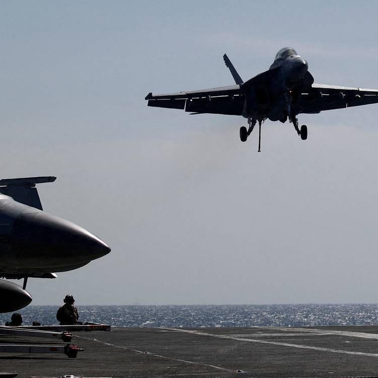 U pola sata kod američkog nosača aviona u Južnokineskom moru pali ...