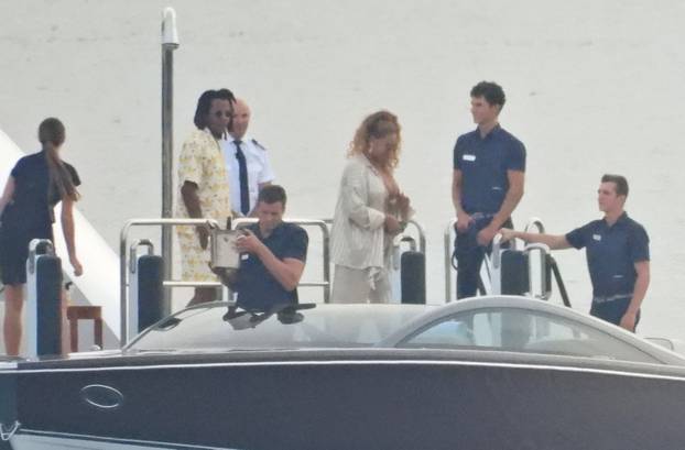 EKSKLUZIVNO 2022. Beyonce i suprug Jay-Z ukrcali šampanjac na gliser te se uputili na večeru