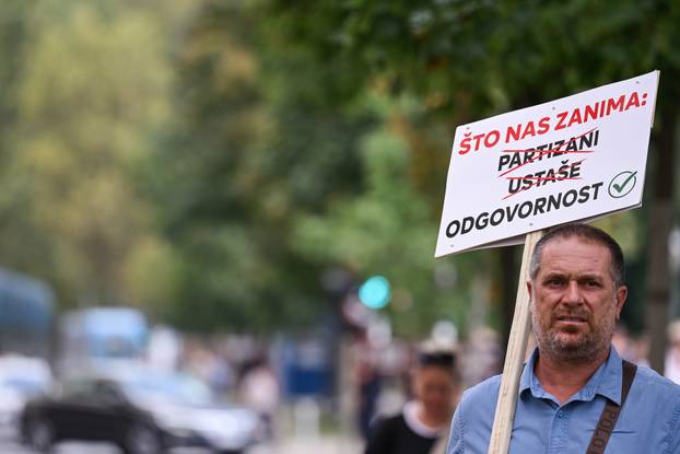 Zagreb: Okupljanje prosvjednika Hodaj za Liku, hodaj za Hrvatsku