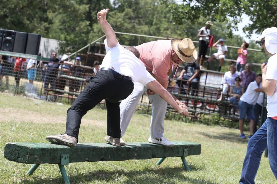 Pobjednik Medo pobjegao preko ograde, ljudi su bježali od njega