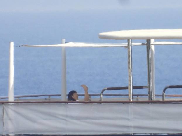 Korčula: Jeff Bezos i Lauren Sanchez odmaraju na palubi svoje jahte Koru