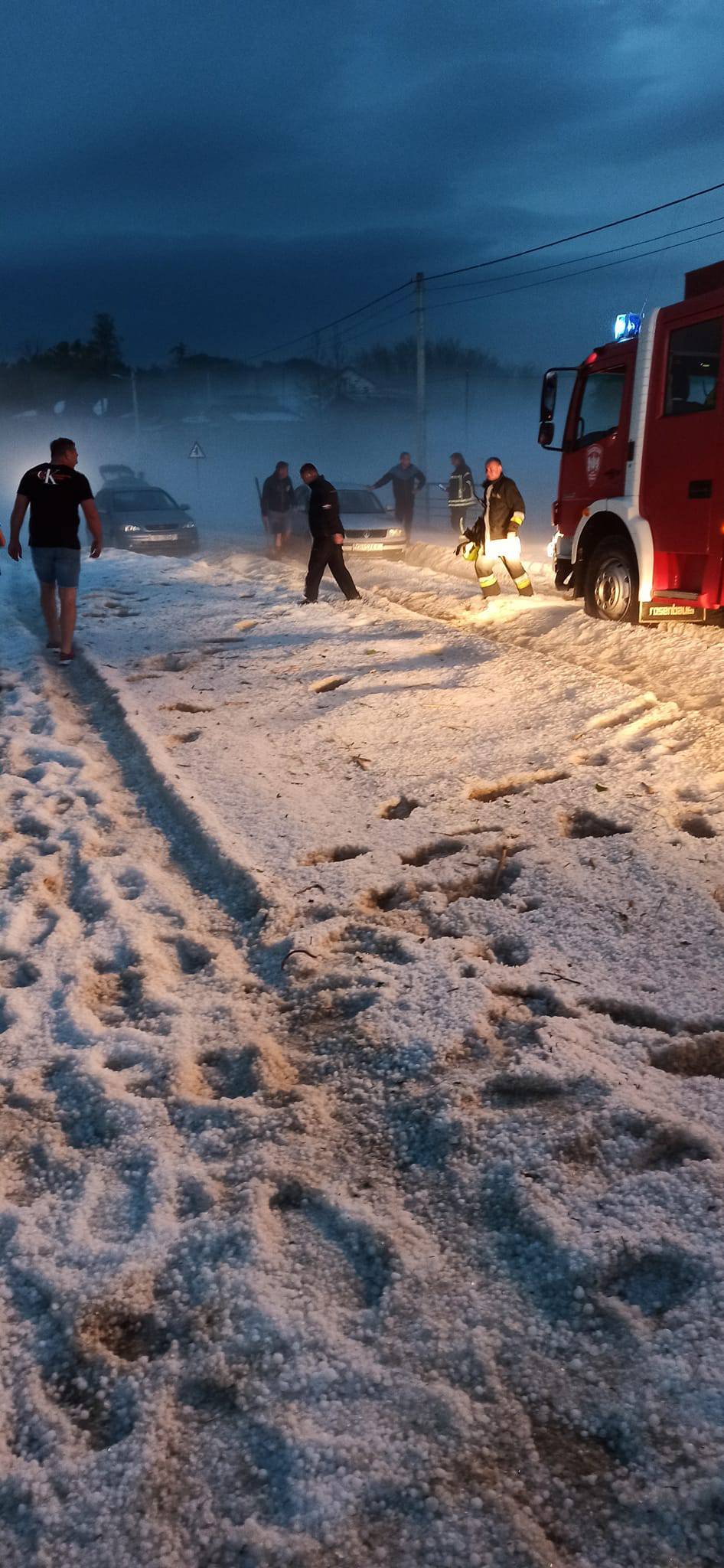 VIDEO Pogledajte kako je tuča izazvala kaos u Zagorju: Ceste pune leda, automobili zapeli