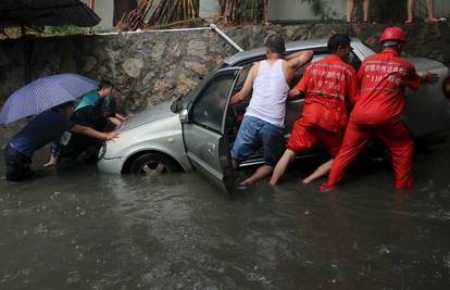 Poplave u Kini odnose živote: Među 52 mrtvih je i dvoje djece 