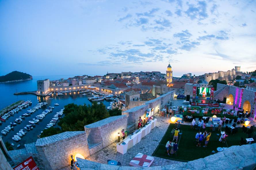 Dubrovnik slavi pobjedu nad Španjolcima na terasi Revelina