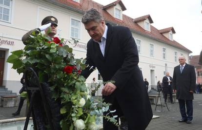 VIDEO Milanović u Ogulinu: 'Takvog patriota kao Stipetića treba svaka država. Slava Ti'