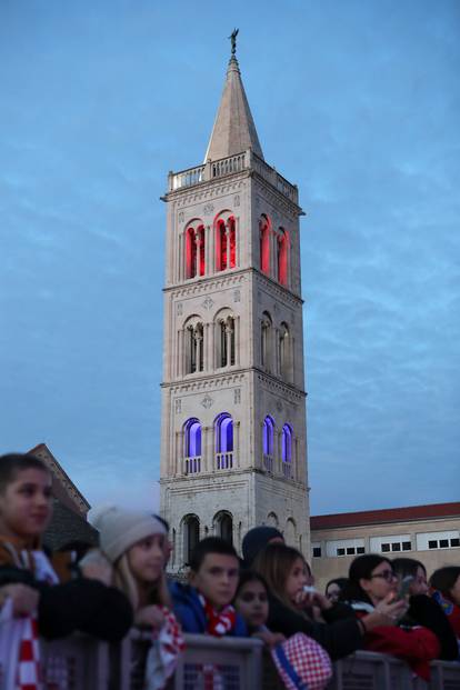 Zadar: Zvonik katedrale sv. Stošije u bojama za doček Vatrenih