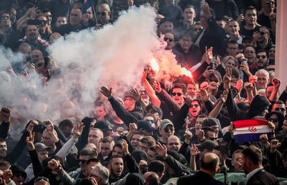 Reportaža sa splitske rive: 'ZDS', žestoki govori i poruka: 'Ako treba, doći će nas još!'