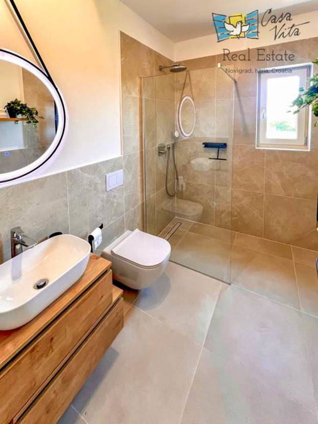 FOTO Počeli graditi grčki hram pa se predomislili? Neobična vila kod Poreča osvaja izgledom