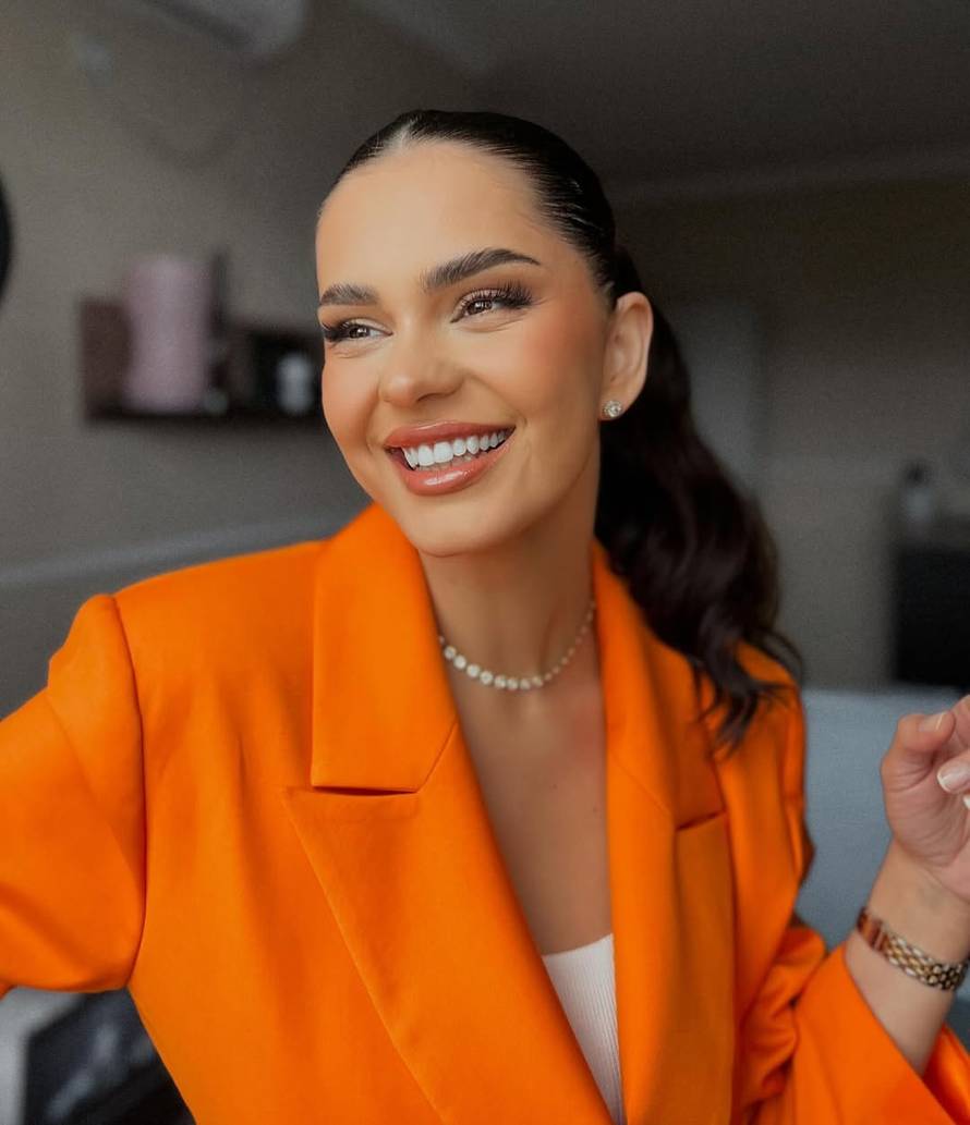 Lijepu glumicu ljubio je Brenin sin, ali mu je smetala ova stvar