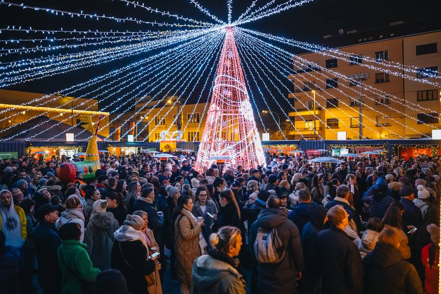 Jinglingz se vraća na Kvatrić: Čeka vas najveća kobasica na Adventu i buncek-krafna