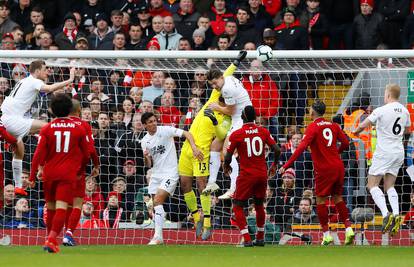 Alisson primio gol direktno iz kornera! Što je gledao sudac?