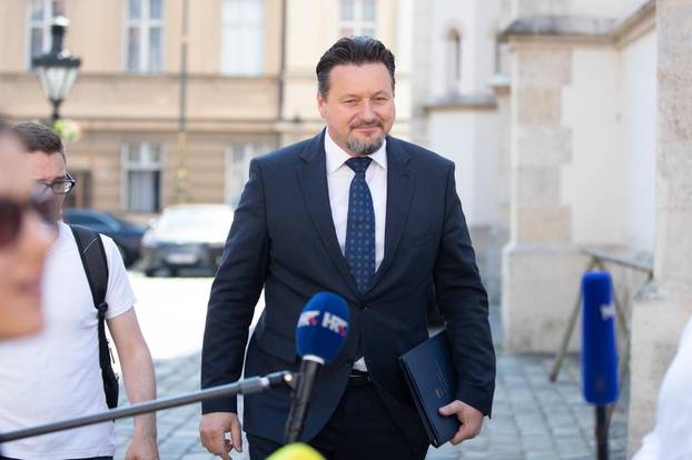 Zagreb: Dolazak ministara na sjednicu Vlade gdje je najveÄi interes bio za izjavu KuÅ¡ÄeviÄa