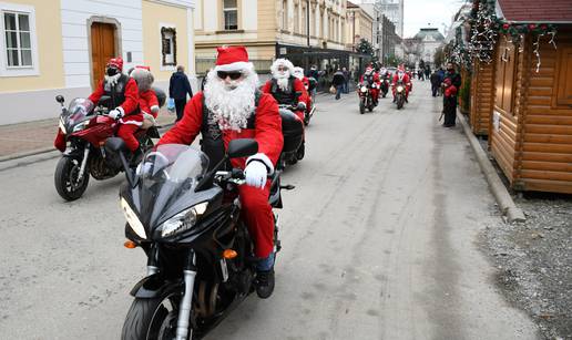 Moto Mrazovi provozali se Bjelovarom, ali zbog korone nisu smjeli djeci dijeliti poklone