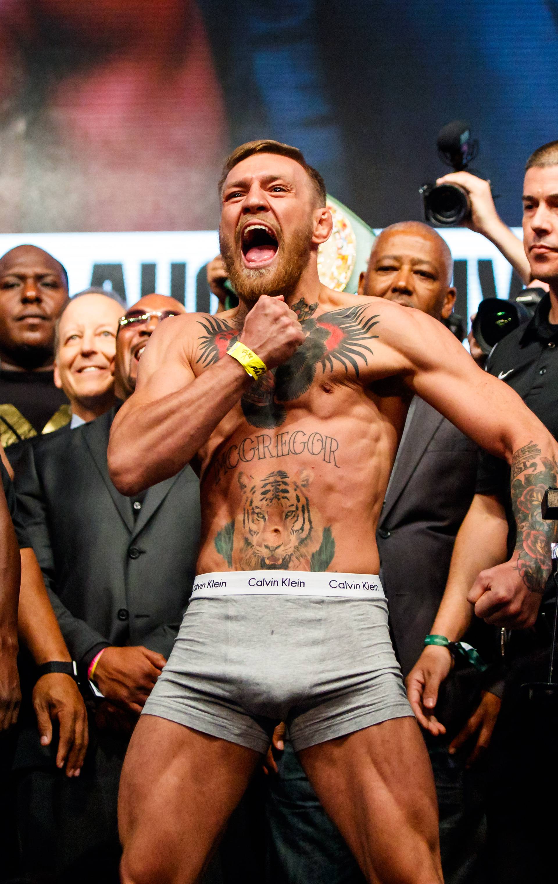 Boxing: Mayweather vs McGregor-Weigh Ins