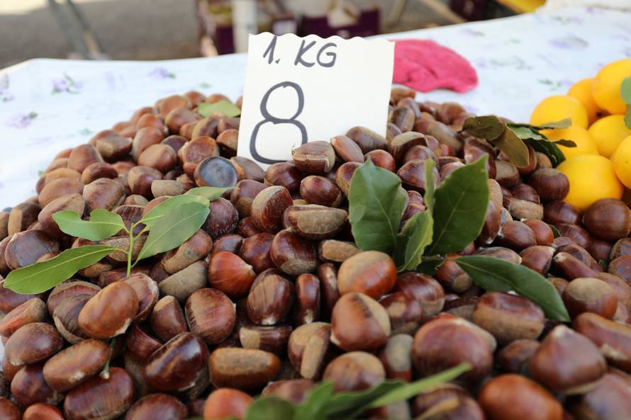 Rijeka: Maruni na rijeckoj trznici po 8 eura