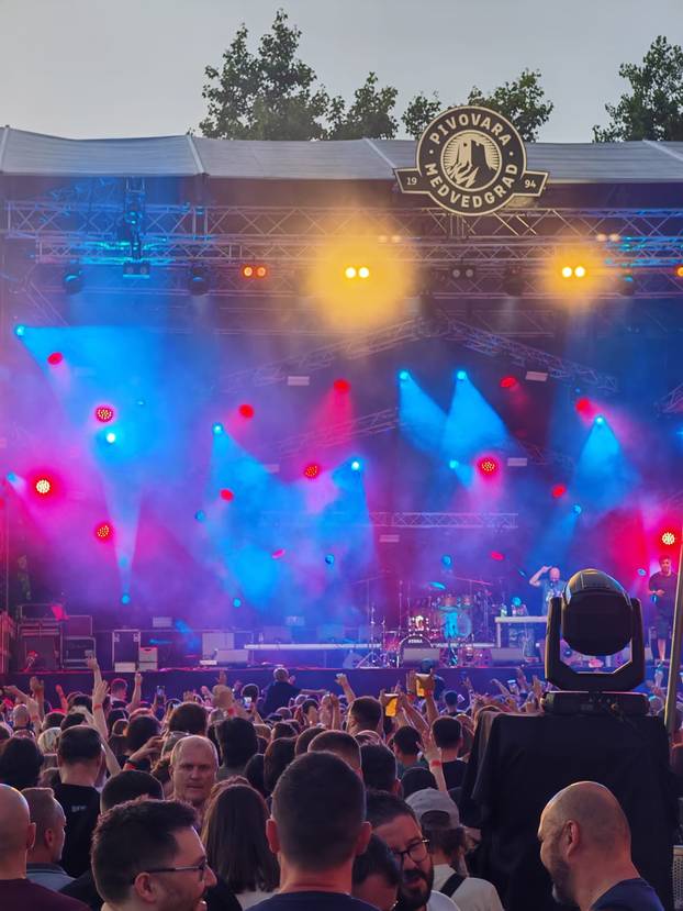 FOTO Sjajnim rock nastupima Brundanje oduševilo više tisuća ljudi u Pivovari Medvedgrad