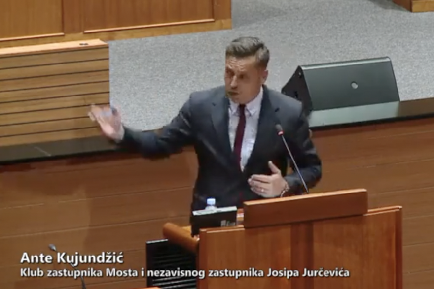 Kujundžić emotivnim govorom u Saboru ukazao na veliki problem dijela roditelja