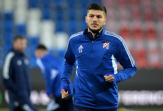 Plzen: Nogometaši Dinama odradili večernji trening 