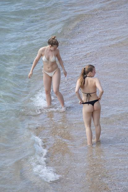 Kupanje na plaži Banji, najpoznatijoj dubrovačkoj plaži