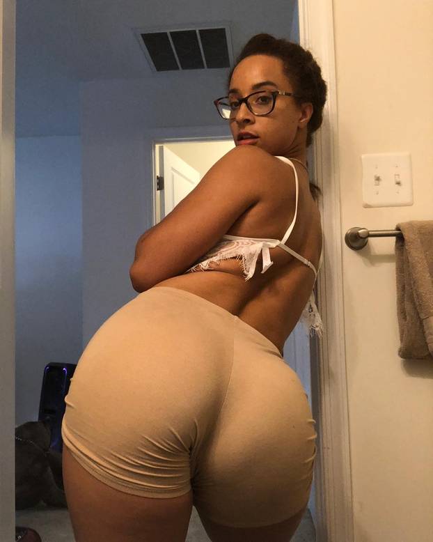 FOTO 'Bila sam pornoglumica, a sada sam kućanica nogometašu'