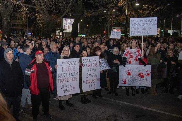 Podgorica: Prosvjed ispred zgrade MUP-a koji je organizirala skupina studenata "Kamo sjutra?"  