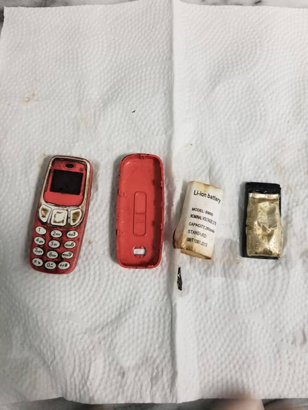 Četiri dana hodao s 'Nokijom 3310' u želucu, izvadili je bez reza: Navodno Snake još radi