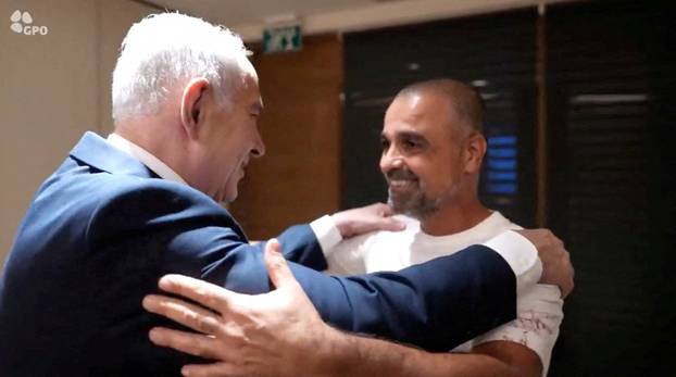 Israeli Prime Minister Benjamin Netanyahu meets Yaniv Hayun, a passenger on the FlyDubai flight