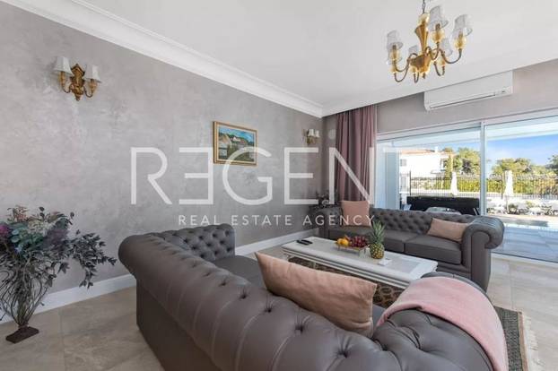 FOTO Luksuzna vila u Vodicama ima grijani bazen, saunu, biljar, jacuzzi... I cijena je 'raskošna'