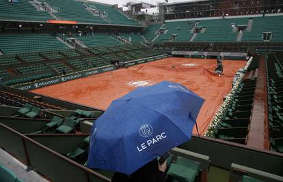 Svi današnji mečevi u Roland Garrosu otkazani su zbog kiše
