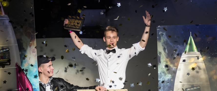 Bruno je novi Videostar: Cure su se gurale da mu priđu bliže