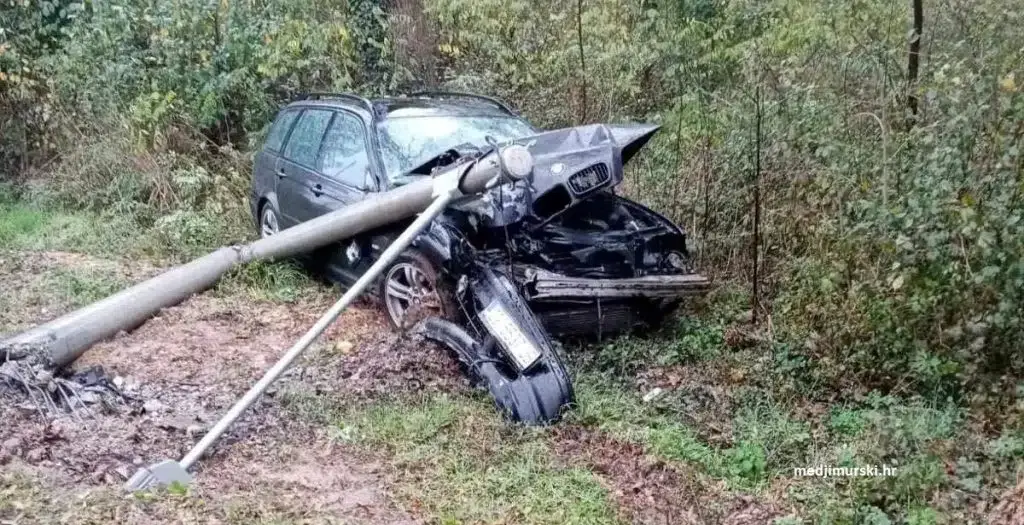 Kod Palovca ukradenim autom sletjeli s ceste i udarili u stup