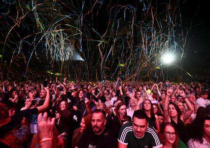 FOTO Bajaga nastupio u Areni Zagreb: Pogledajte atmosferu!