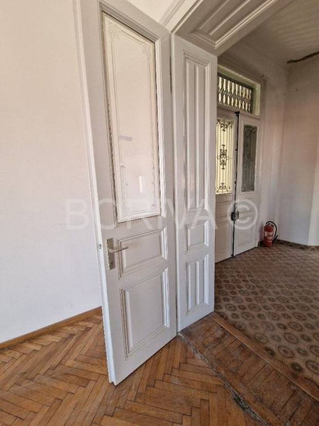 FOTO Za ovaj stan u Zagrebu traže 600.000 €: 'Nije saniran od potresa. Treba renovaciju'