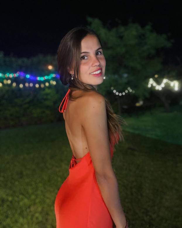 FOTO O potezu njenog momka bruji cijeli svijet. Ona je bivša hokejašica, ali i profesorica...