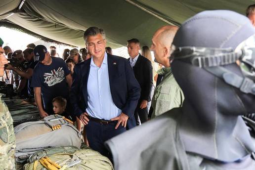 JA, JA I JA! Kako Plenkovi&cacute; &zcaron;eli staviti vojsku pod svoju &ccaron;izmu?