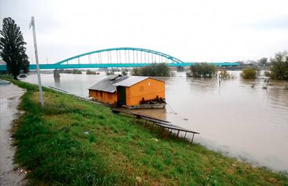 Zabrinjavajuće i u Zagrebu: Rijeka Sava opasno nabujala