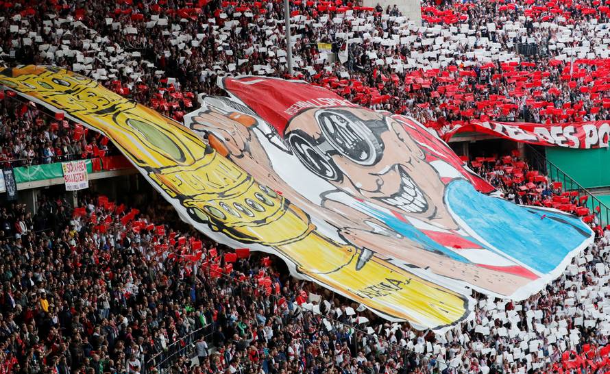 Navijači skandirali, Kovač uzeo megafon i vikao: Ponosan sam!