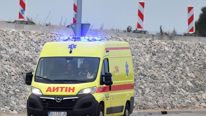 Potnici na trajektu Korčula priprla vrata prste, moral je v Hvar