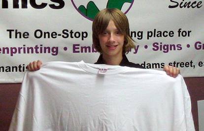 Dječak (12) obukao 168 majica i srušio rekord