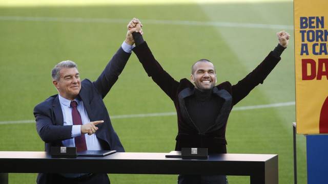 FC Barcelona unveil Dani Alves