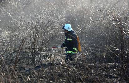 Kuće nisu ugrožene: Požar kod Šibenika, prometuje se otežano