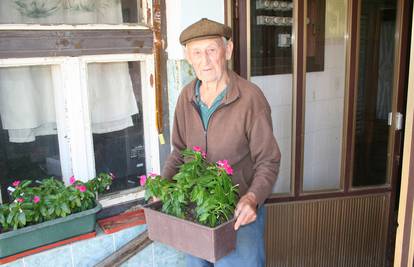 Ivan (96) prvi je uzgajao šafran - najskuplji začin na svijetu