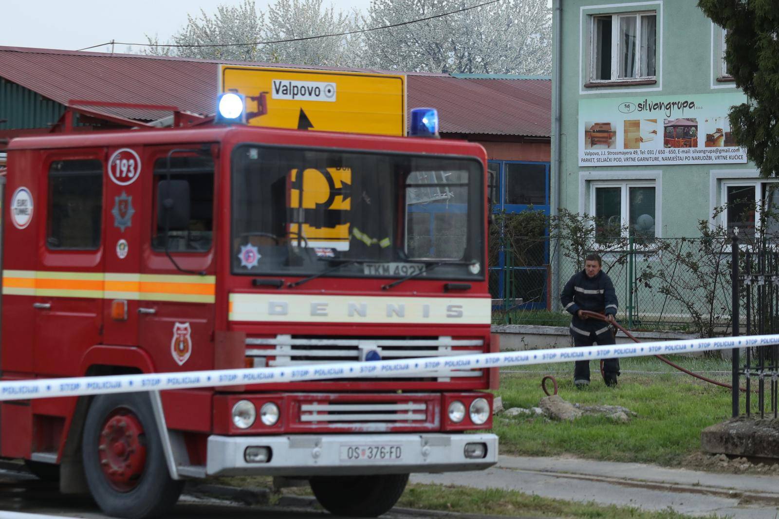 Veliki požar izbio u tvornici stolarije i drvne prerade u Valpovu