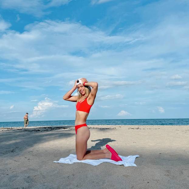 FOTO Tko je tenisačica čija je fotka u toplesu šokirala svijet?