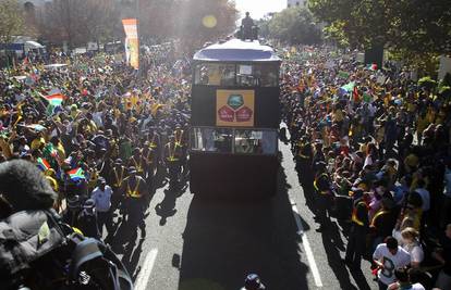 'Bafanu Bafanu' na paradi podržalo 185.000 navijača