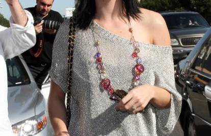 Katy Perry ispod suknjice nosi gaćice sa 'smajlićima'